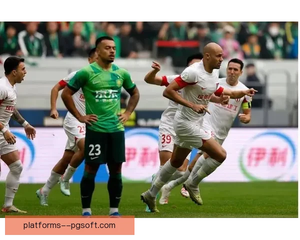 帕拉西奥斯凭借惊人速度屡次突破防线助力成都蓉城边路攻势